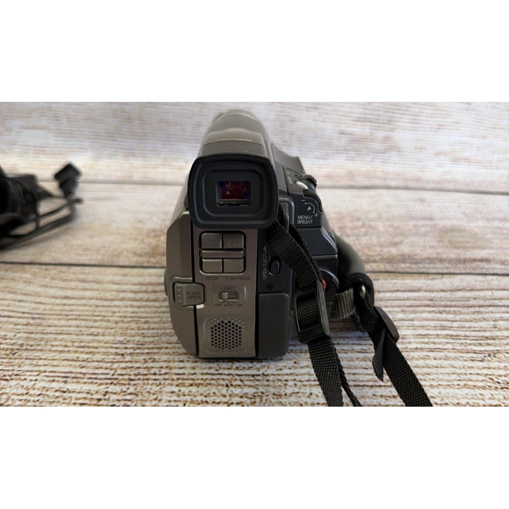 JVC Digital Video Camcorder GR-DVF21U Untested No Battery W/ Power Adapter - Picture 5 of 8